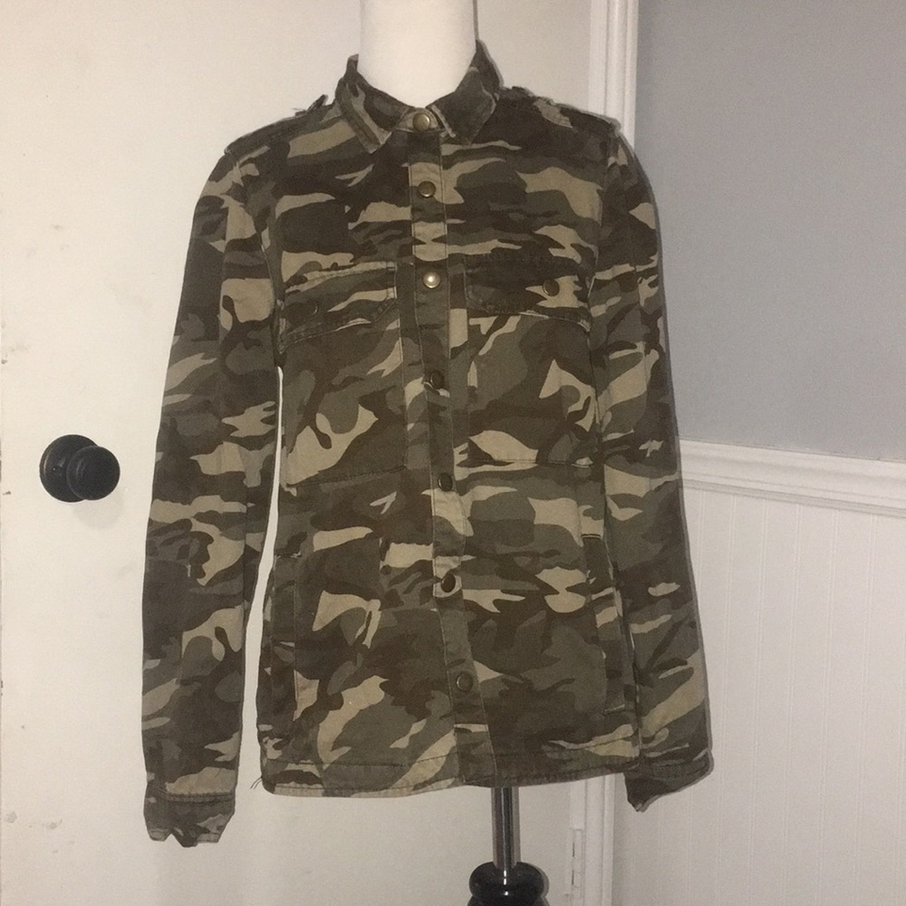 Camouflage jean type jacket.